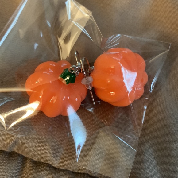 🎃 Pumpkin Drop Earrings - Picture 3 of 5